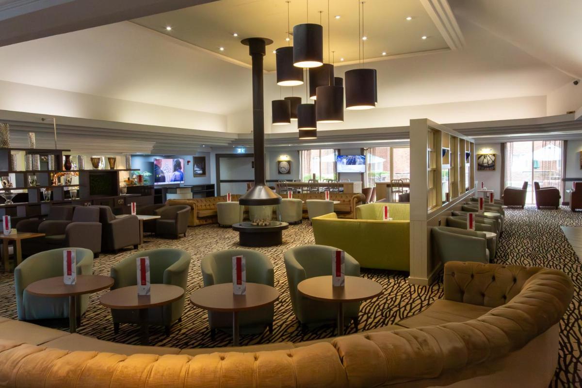 DoubleTree by Hilton Newbury North - Housity