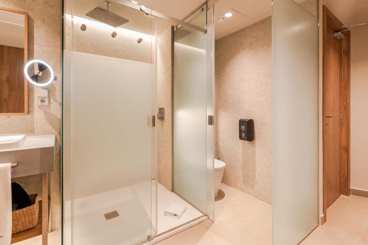Un baño de BANCAL HOTEL and SPA