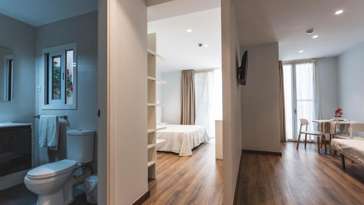 Agusti Hostal - Housity