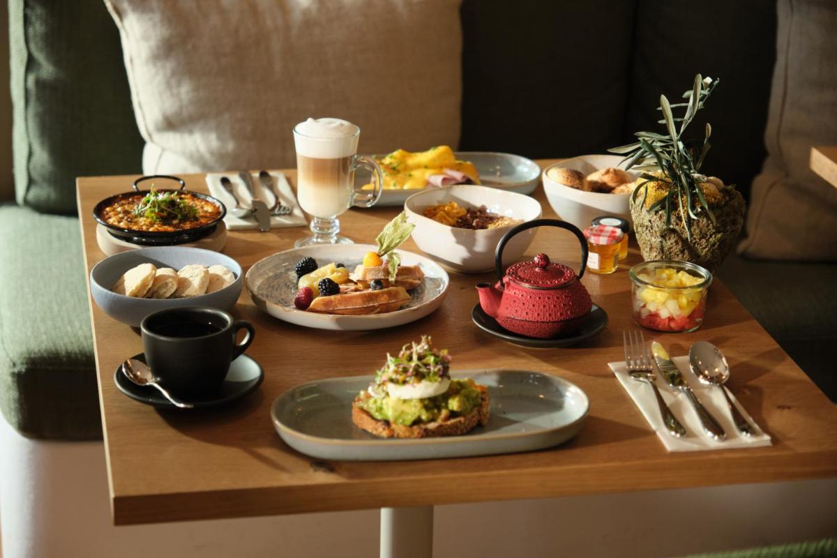 Comida en o cerca de este hotel