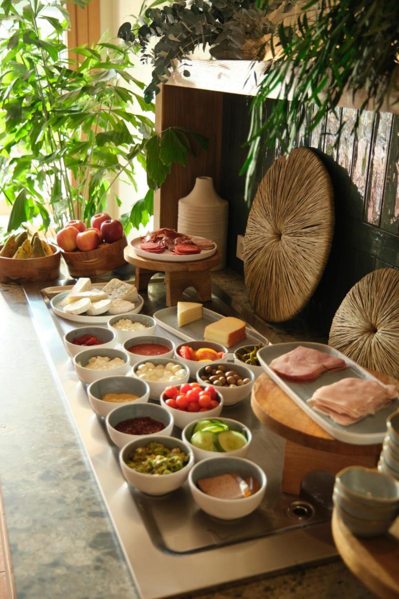 Comida en o cerca de este hotel