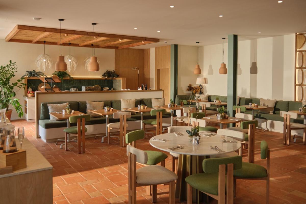 Un restaurante o sitio para comer en Salino Port Soller