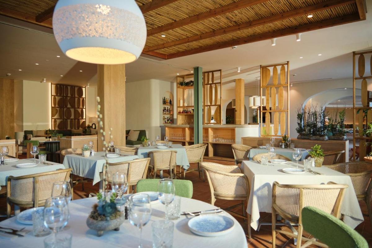 Un restaurante o sitio para comer en Salino Port Soller