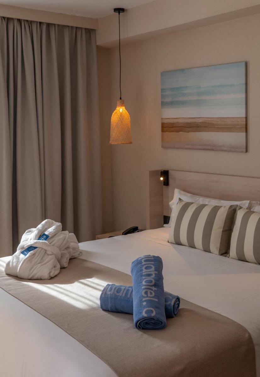 Cama o camas de una habitación en AQUA Hotel The Breeze & Spa - All Inclusive - Adults Only - 4Sup