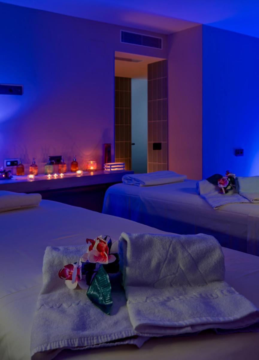 Cama o camas de una habitación en AQUA Hotel The Breeze & Spa - All Inclusive - Adults Only - 4Sup