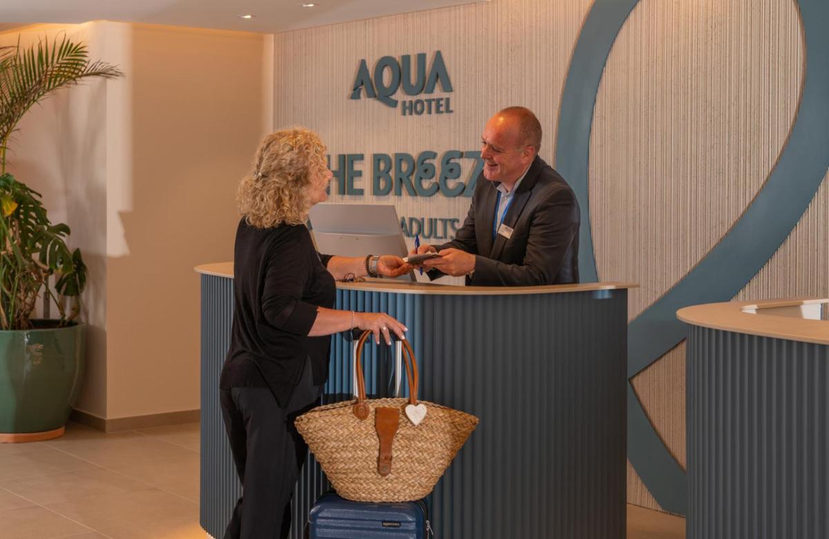 Clientes alojados en AQUA Hotel The Breeze & Spa - All Inclusive - Adults Only - 4Sup