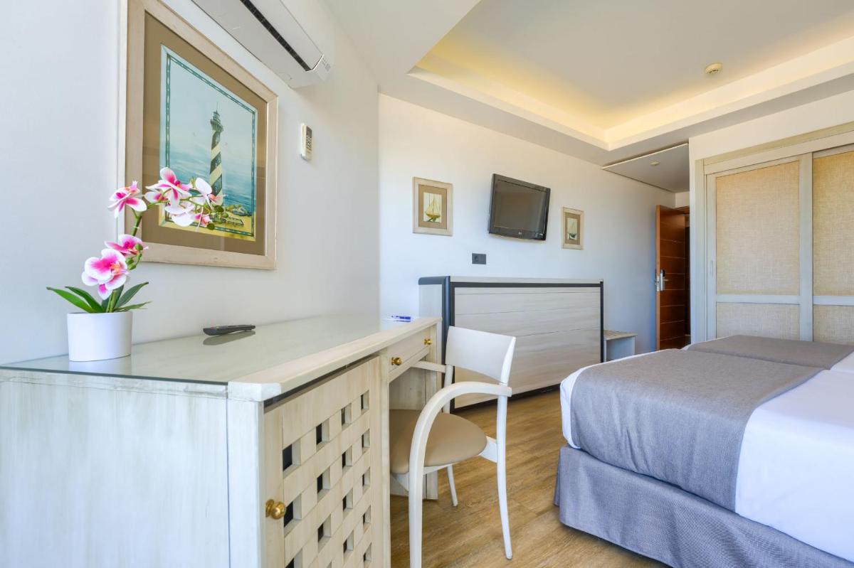 Cama o camas de una habitación en Hotel Puerto Bahía & Spa