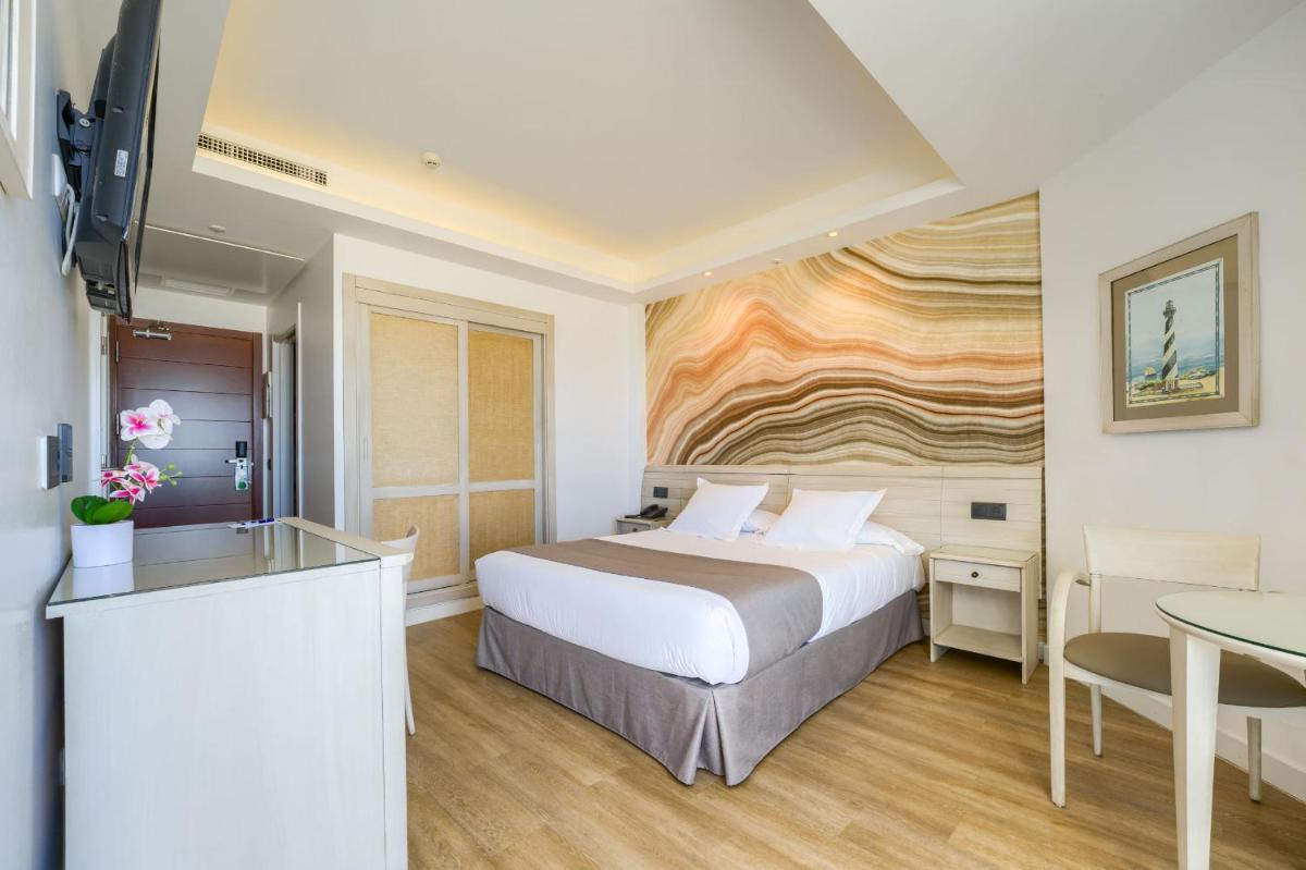 Cama o camas de una habitación en Hotel Puerto Bahía & Spa