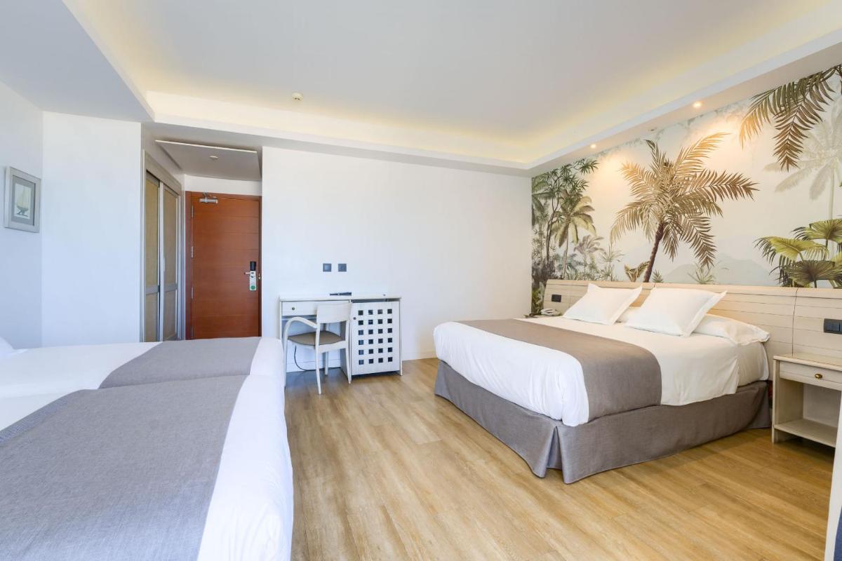Cama o camas de una habitación en Hotel Puerto Bahía & Spa