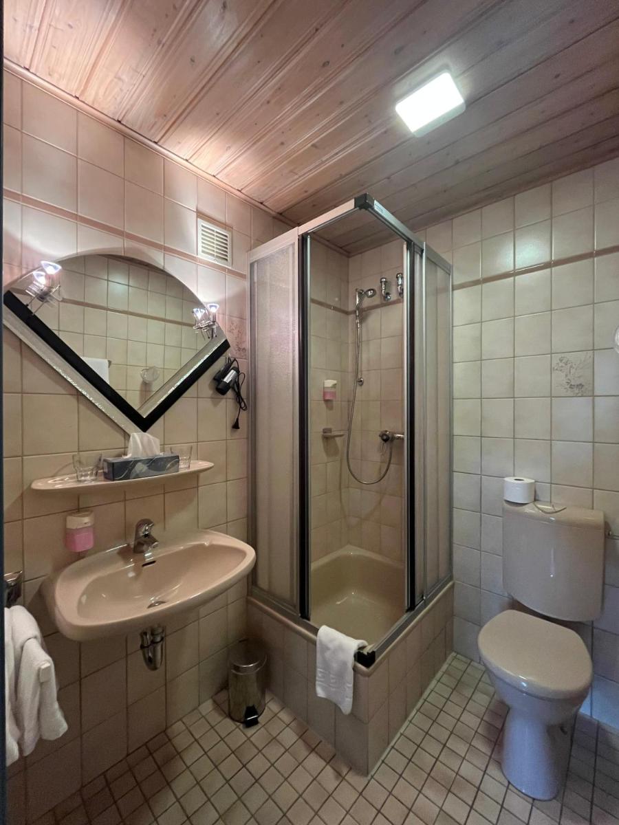 Rodes Hotel und Restaurant - Housity