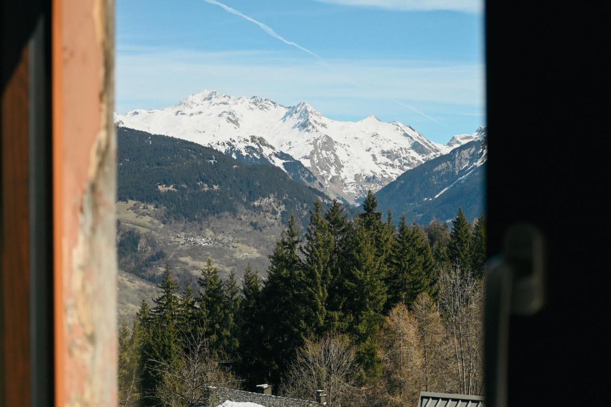 Vue générale sur la montagne ou vue sur la montagne depuis l'hôtel