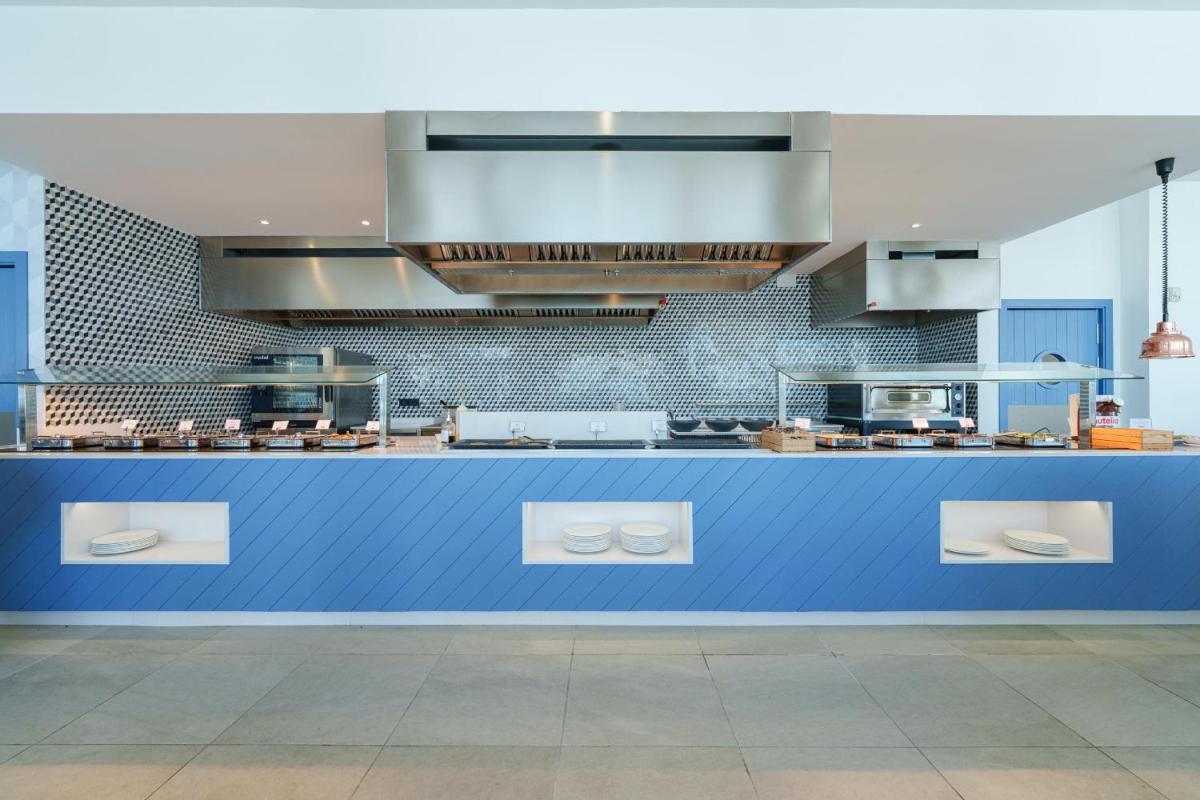 Una cocina o zona de cocina en Ferrer Concord Hotel & Spa