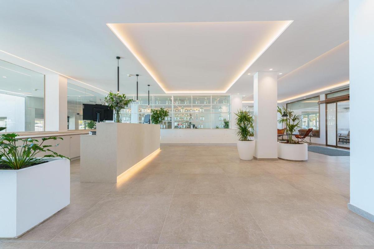 El vestíbulo o zona de recepción de Ferrer Concord Hotel & Spa