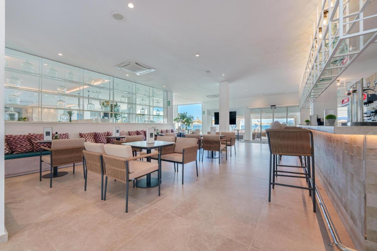 Un restaurante o sitio para comer en Ferrer Concord Hotel & Spa