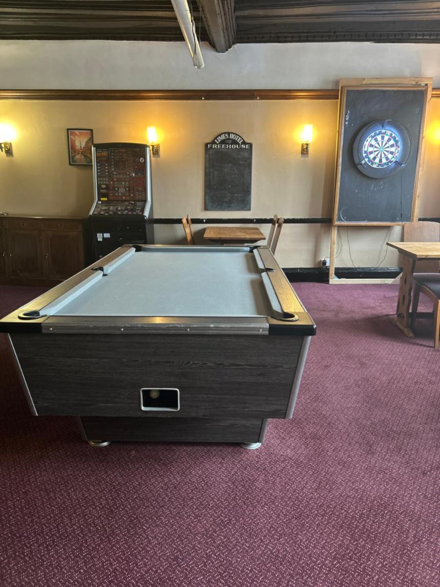 The Limes Bar and Hotel - Housity