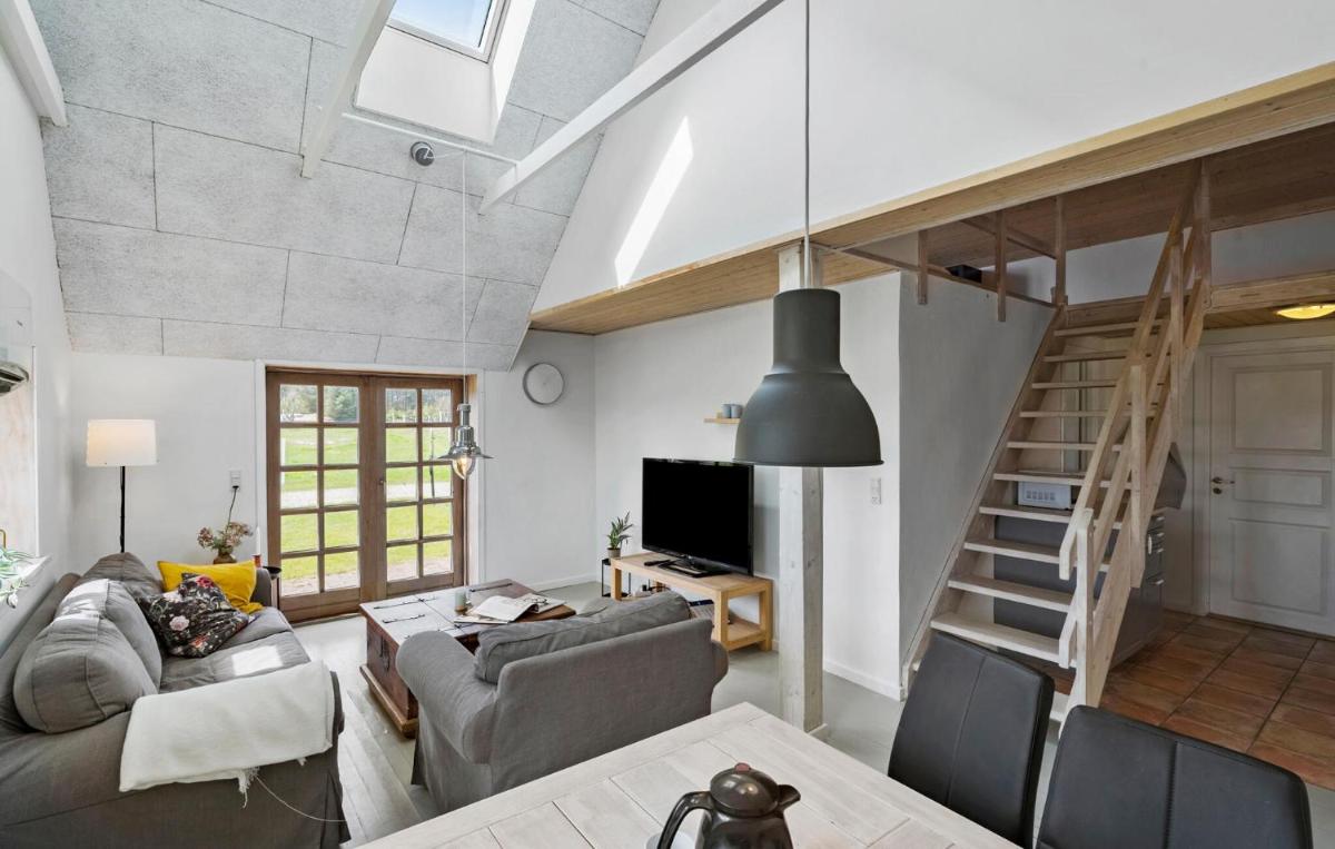 3 Bedroom Stunning Home In Pandrup - Housity