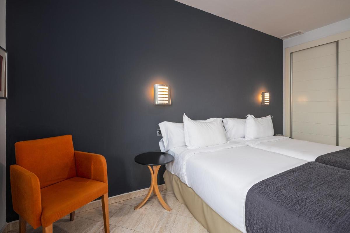 Cama o camas de una habitación en Hotel Spa Cádiz Plaza