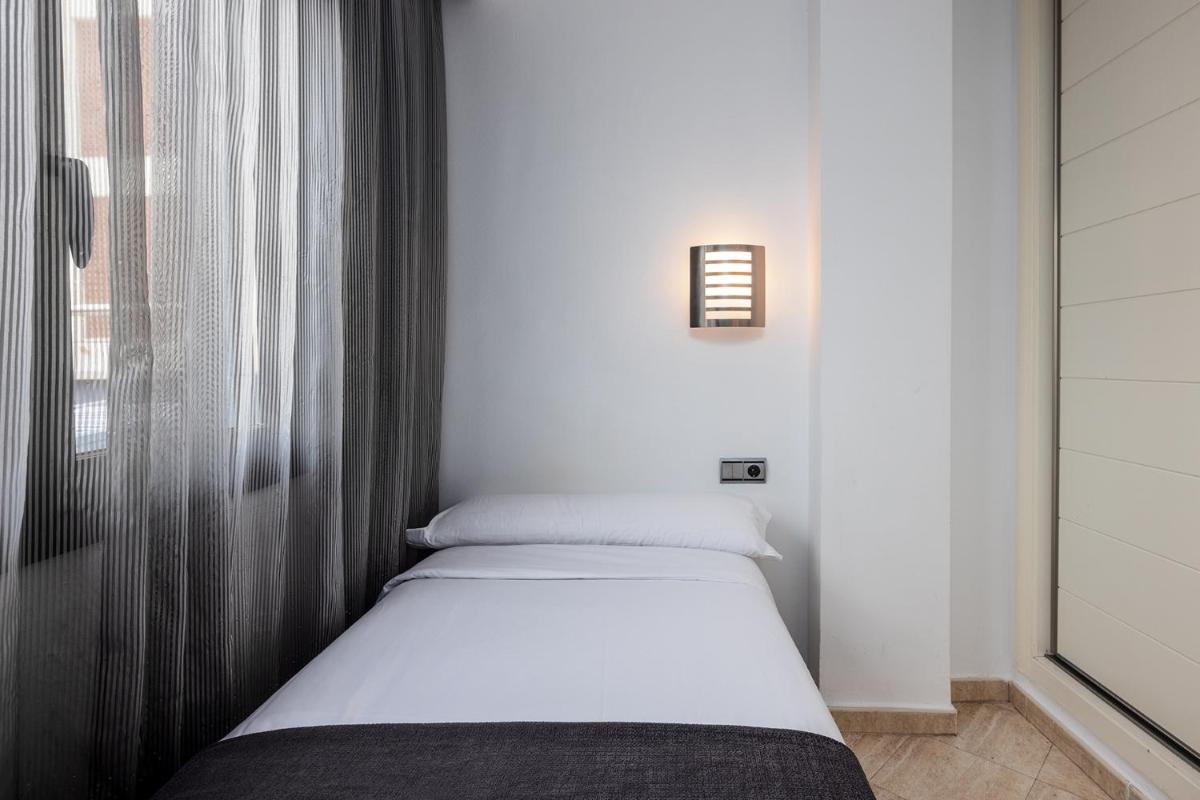 Cama o camas de una habitación en Hotel Spa Cádiz Plaza