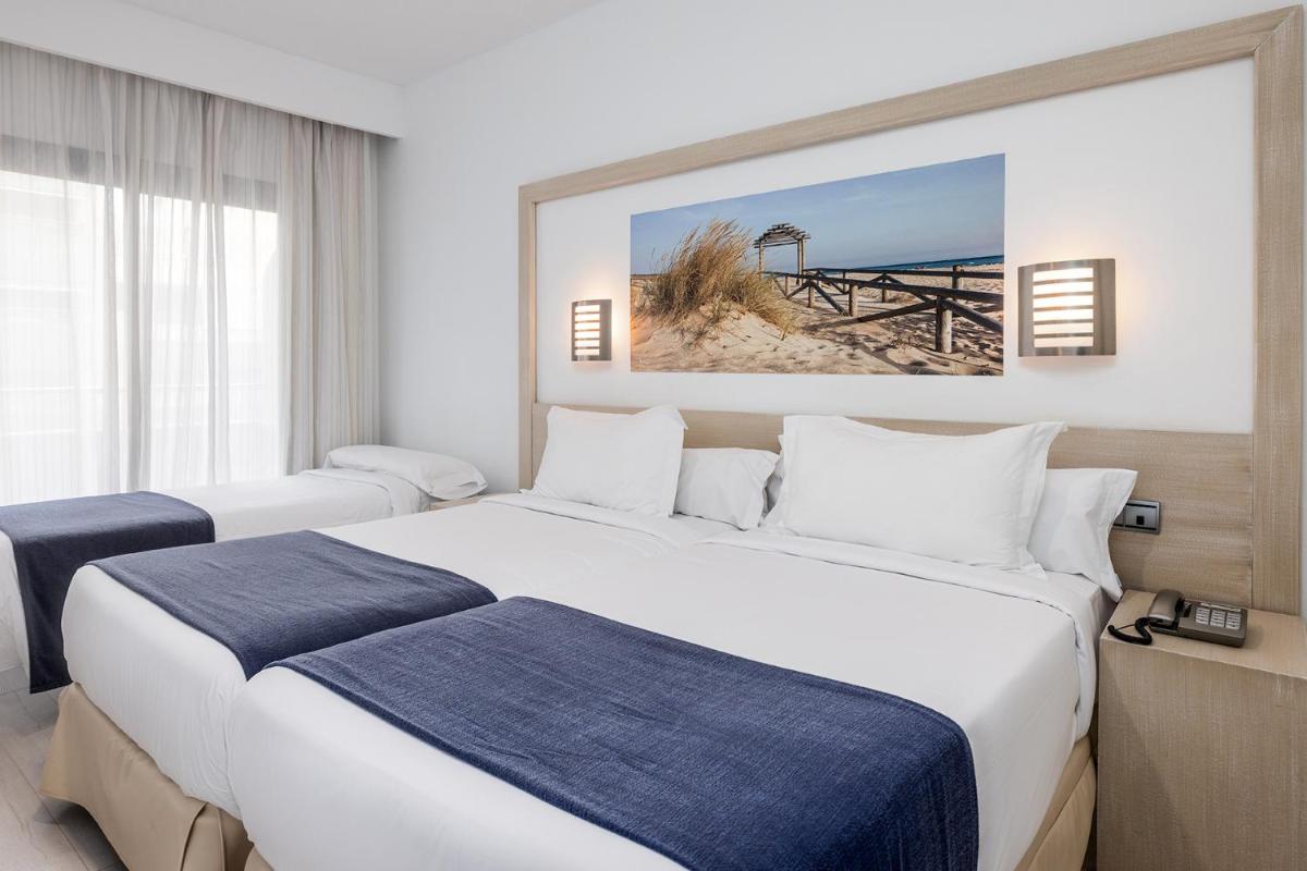 Cama o camas de una habitación en Hotel Spa Cádiz Plaza