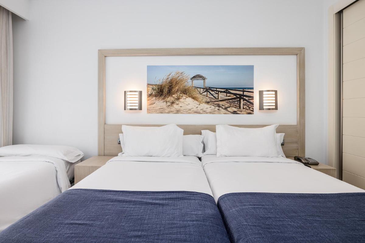 Cama o camas de una habitación en Hotel Spa Cádiz Plaza