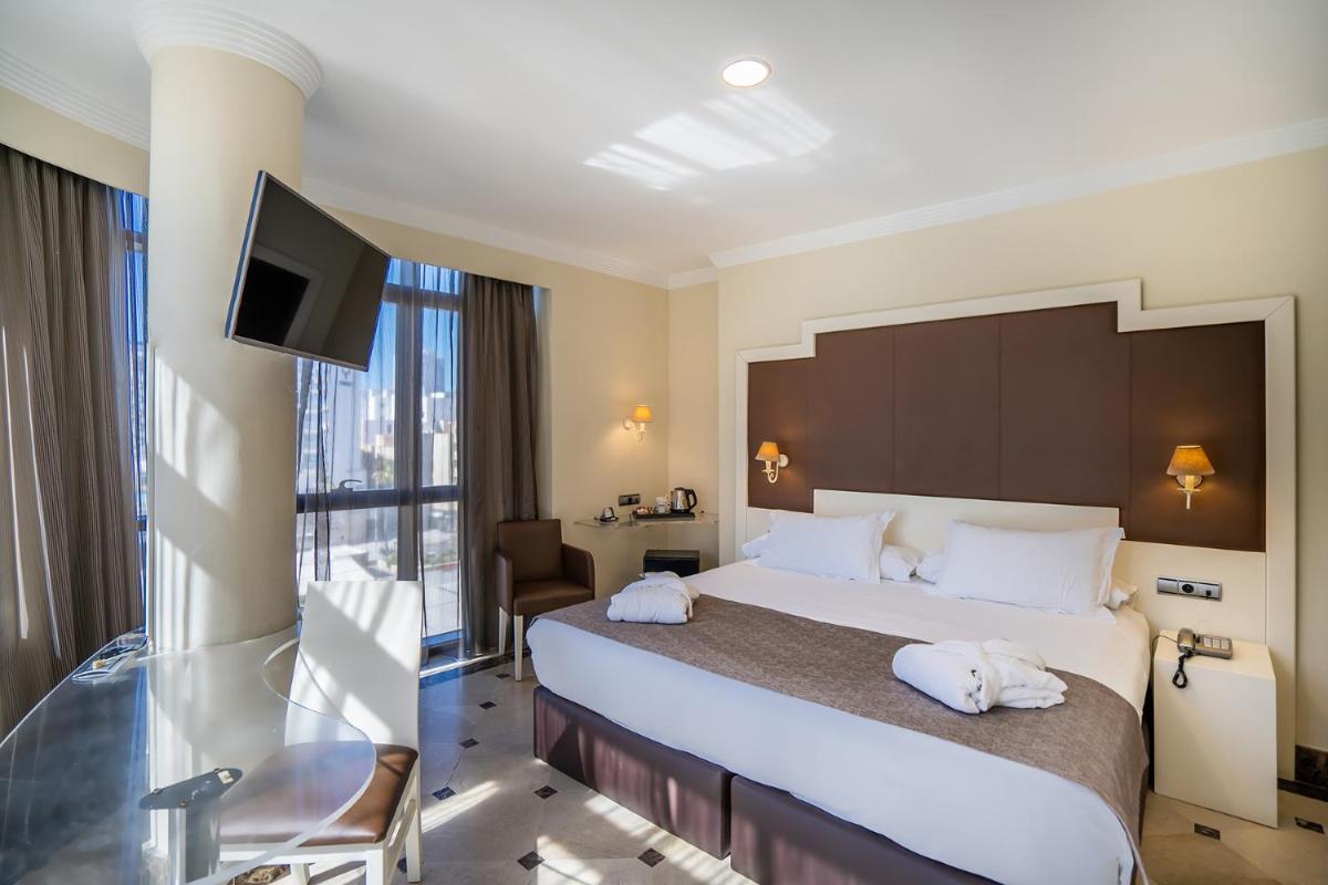 Cama o camas de una habitación en Hotel Spa Cádiz Plaza