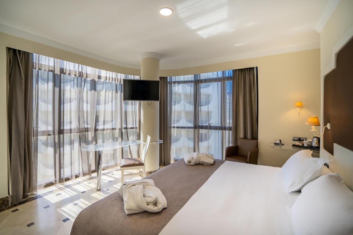 Cama o camas de una habitación en Hotel Spa Cádiz Plaza