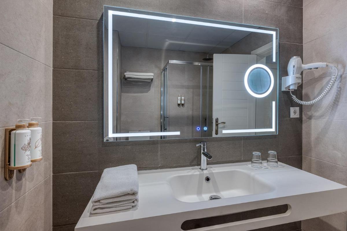 Un baño de Hotel Spa Cádiz Plaza