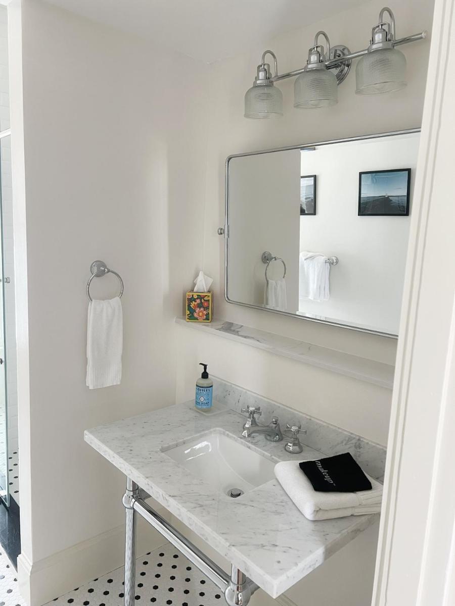 LimeRock Inn - Housity
