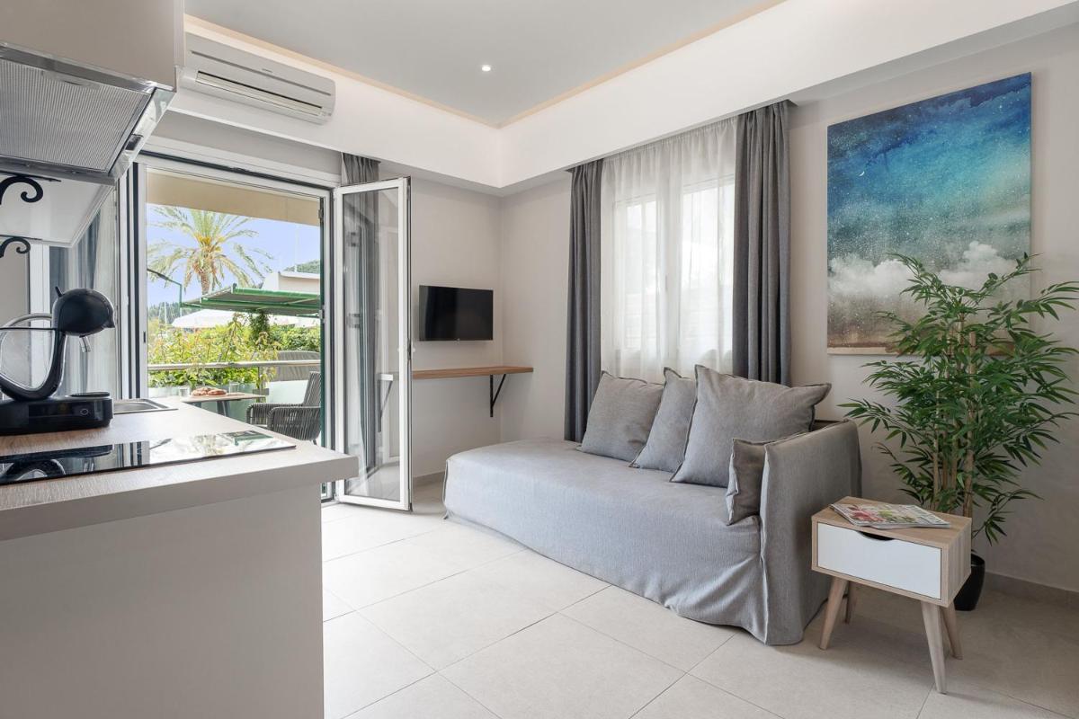 Captain's Seafront Apartments - Hizvo