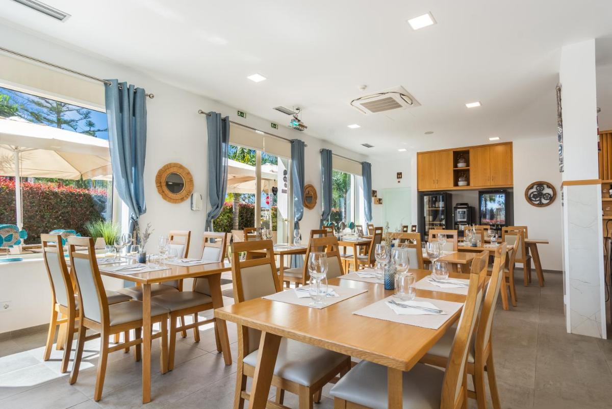 Um restaurante ou outro lugar para comer em Hotel Rural Brícia Du Mar