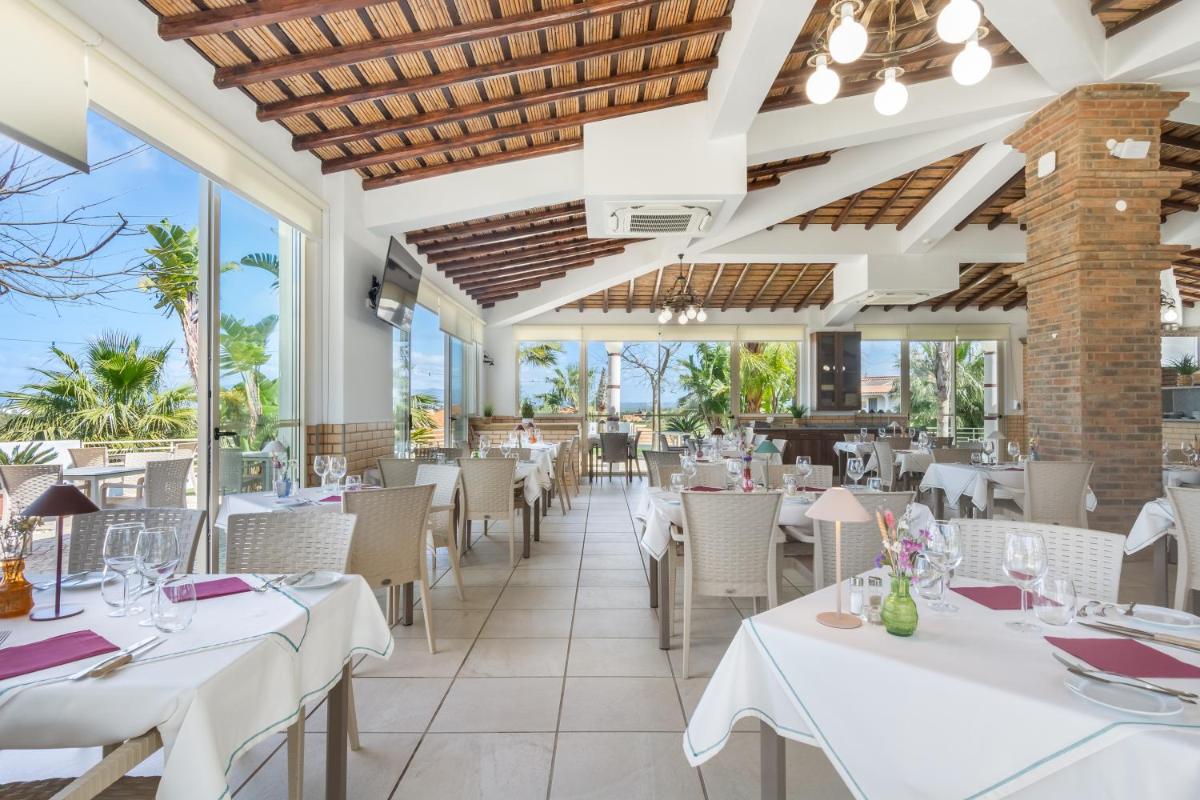 Um restaurante ou outro lugar para comer em Hotel Rural Brícia Du Mar