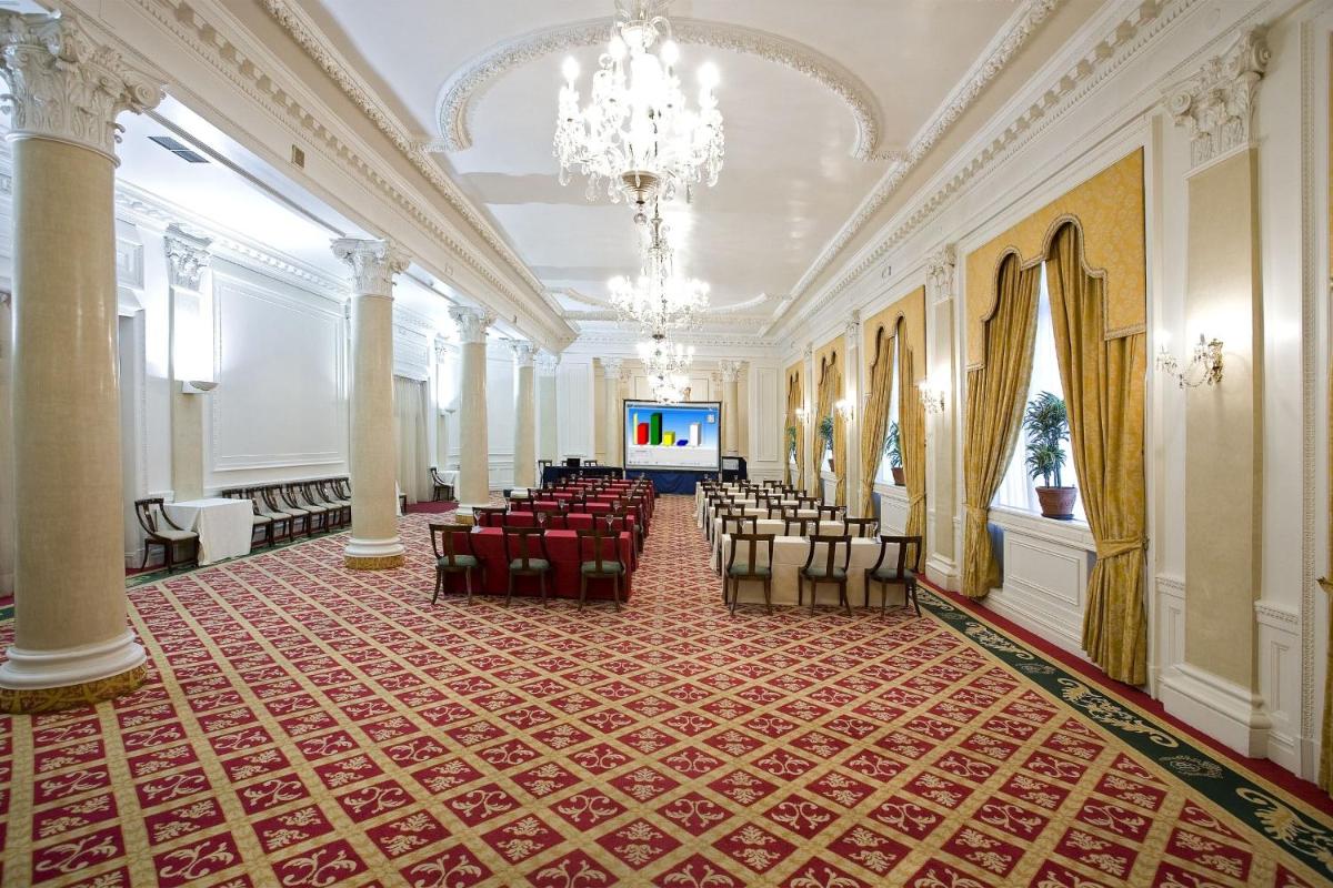 Zona de estar de Hotel Carlton
