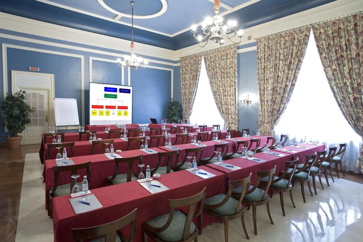 Zona business o sala de conferencias en Hotel Carlton