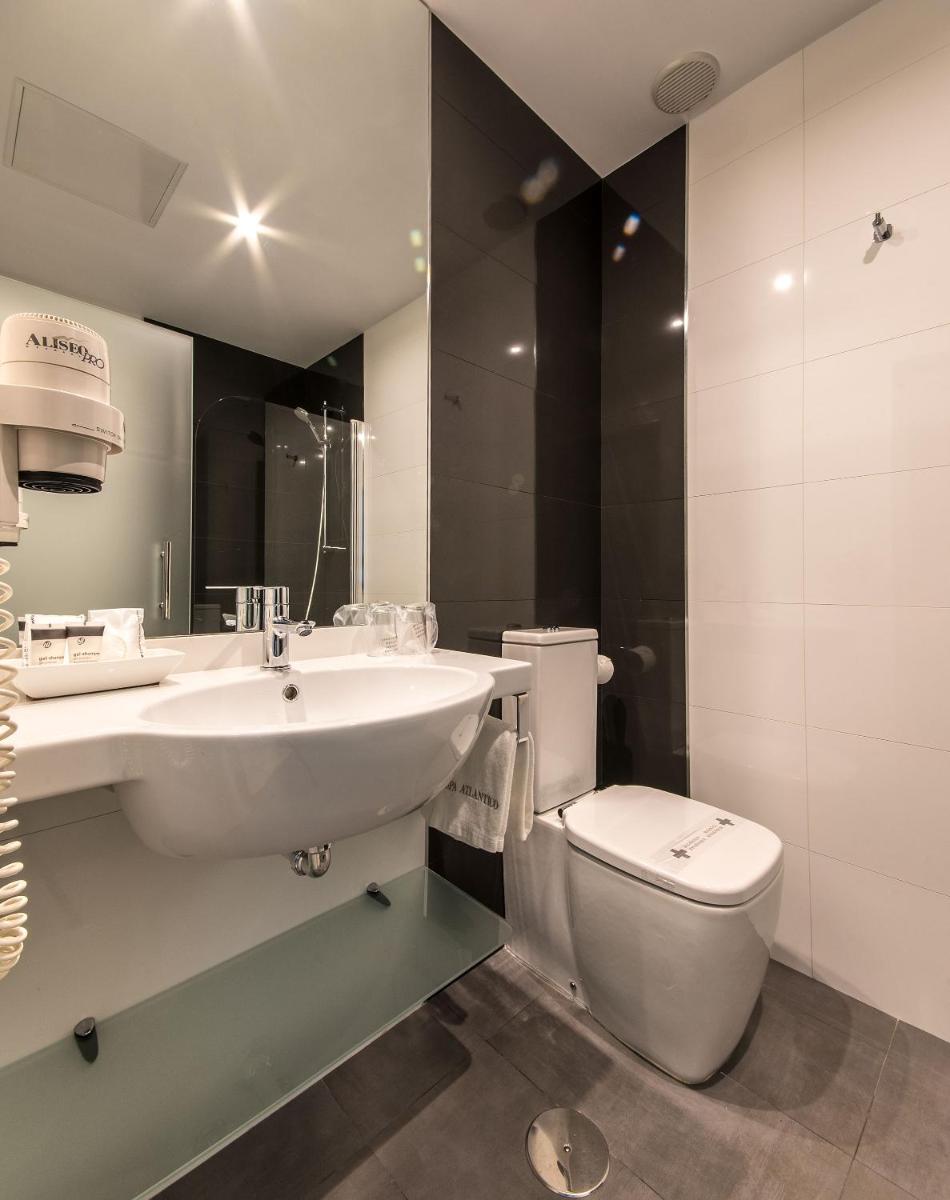 Un baño de Hotel Spa Atlántico San Vicente do Mar