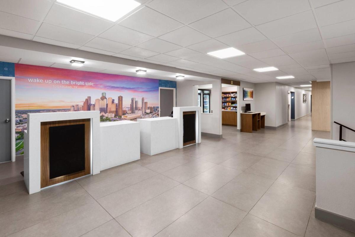 La Quinta by Wyndham Houston Stafford Sugarland - Housity