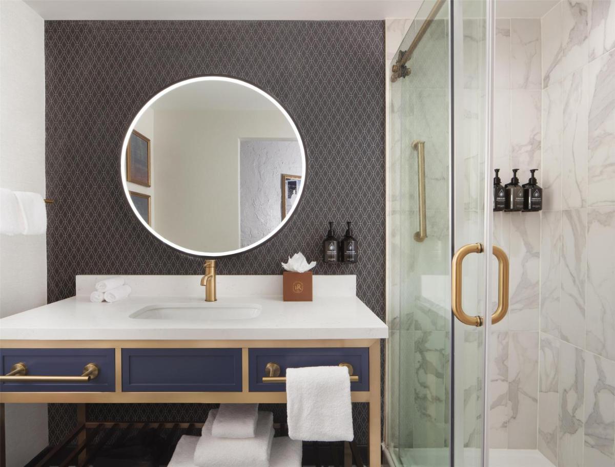 Hotel Royer Urbana Champaign, Tapestry Collection by Hilton - Housity
