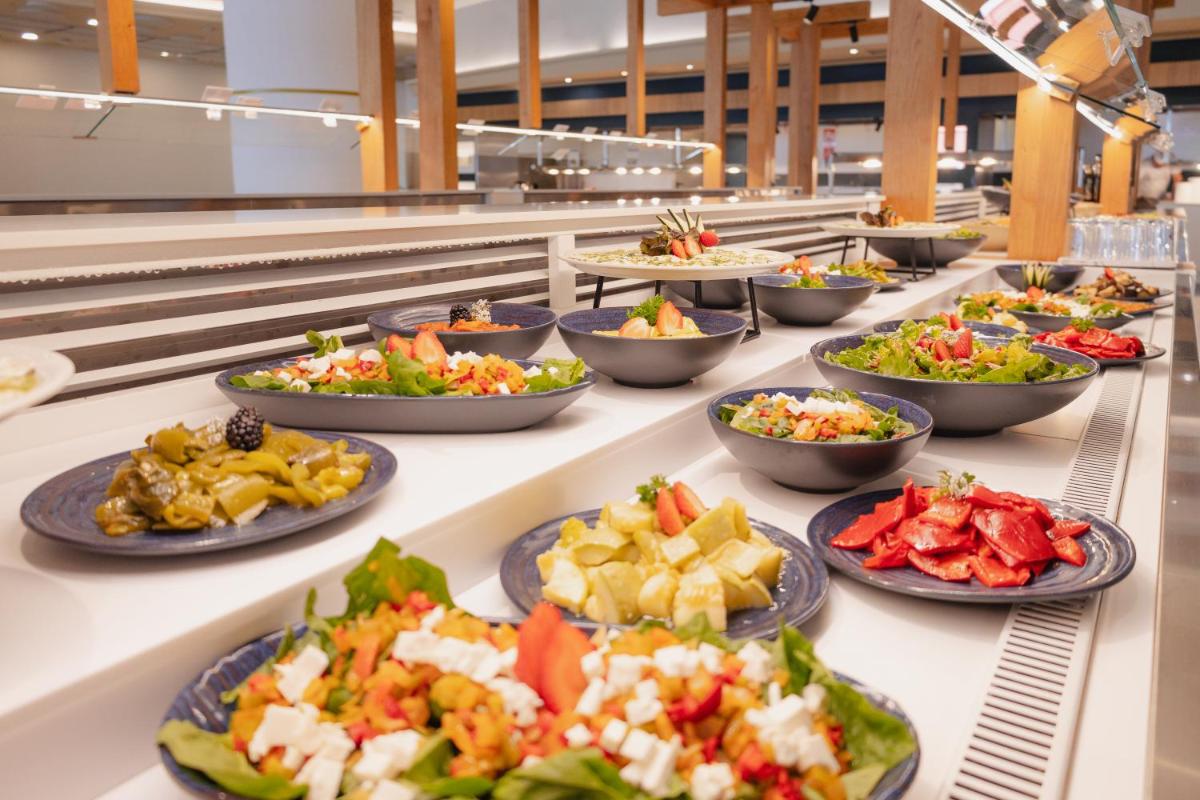 Comida en o cerca de este hotel