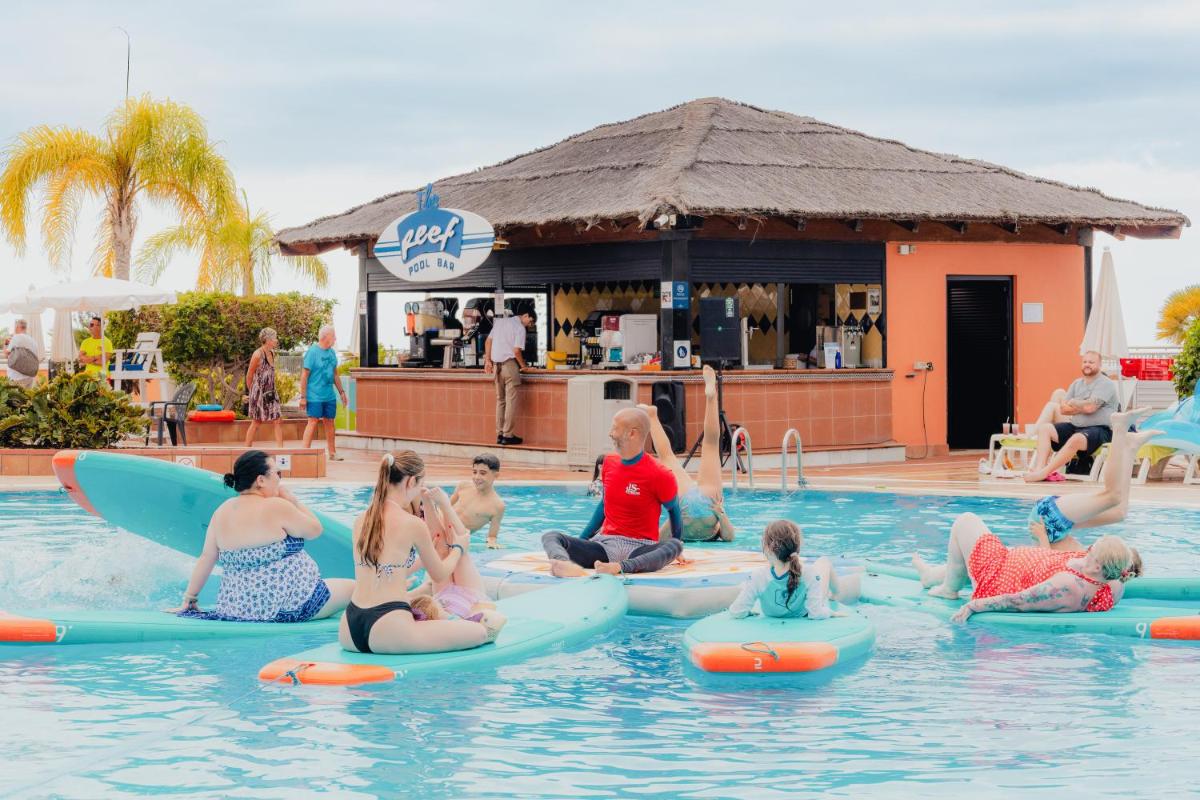 Clientes alojados en Landmar Costa los Gigantes Family Resort