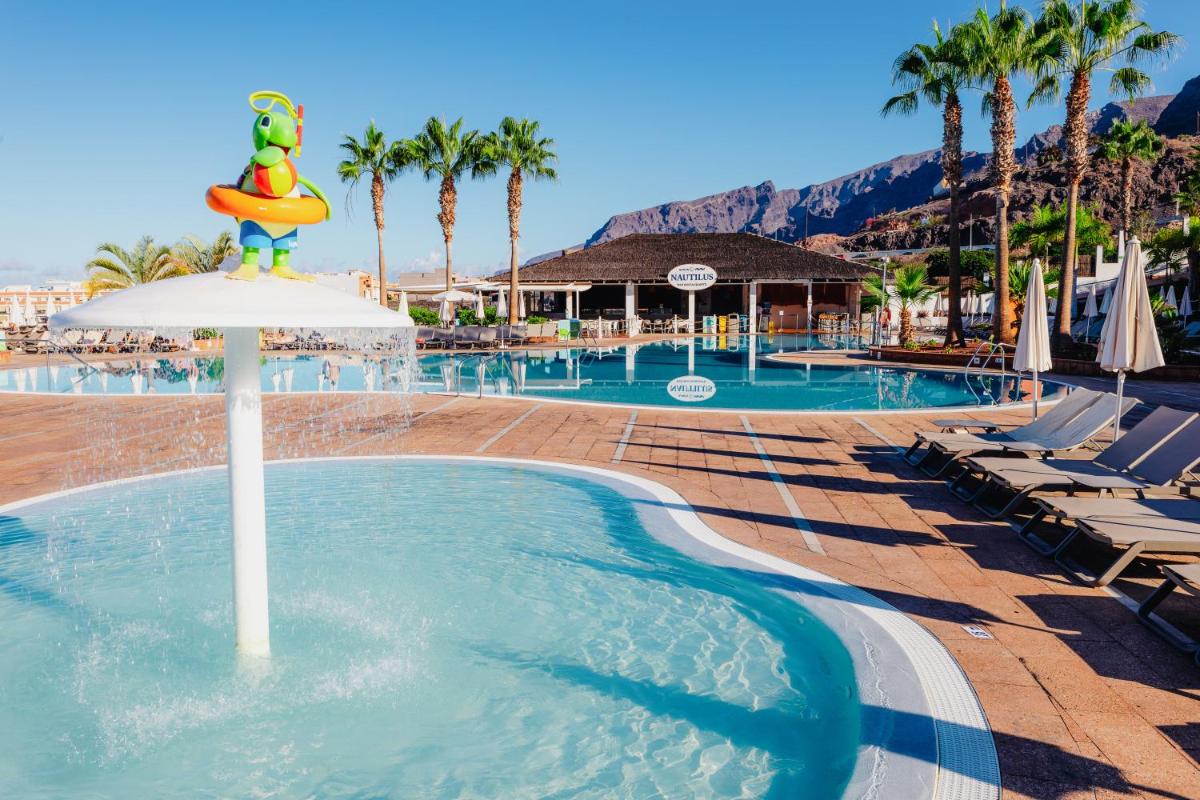 Una piscina en un resort con un juguete en el medio. en Landmar Costa los Gigantes Family Resort, en Puerto de Santiago 61 fotos más