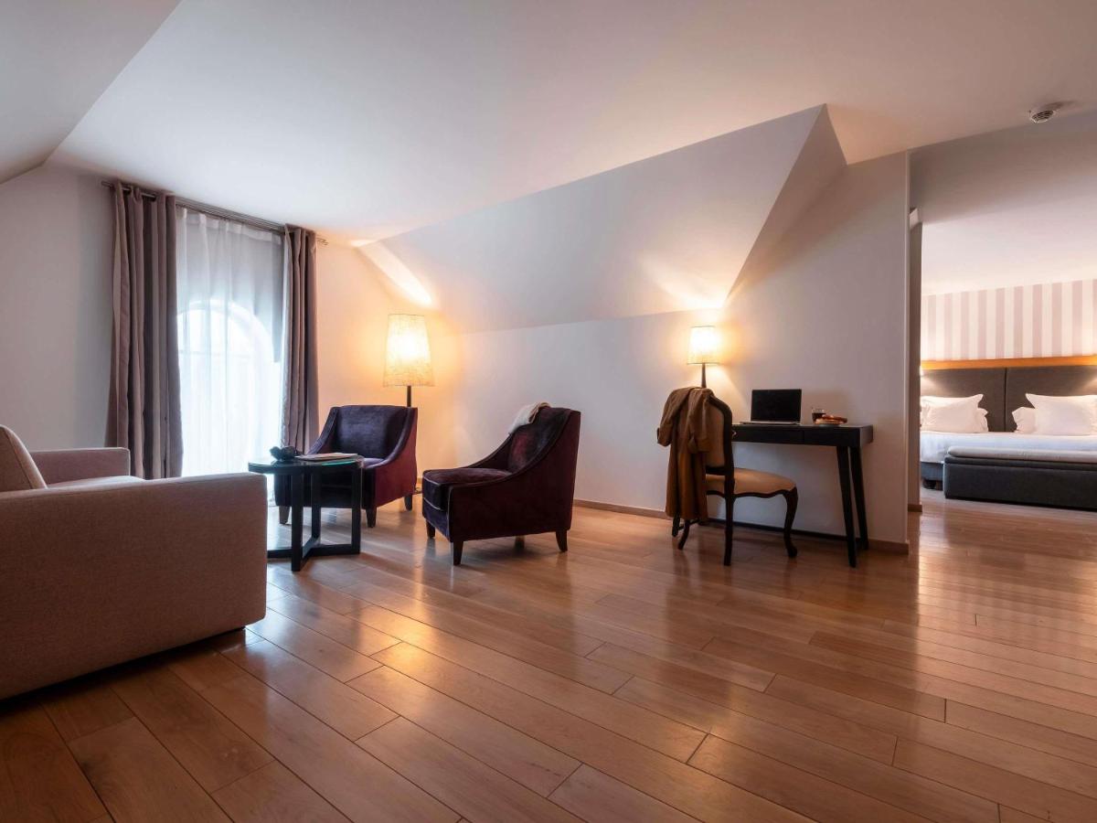 Coin salon dans l'établissement Mercure Maintenon