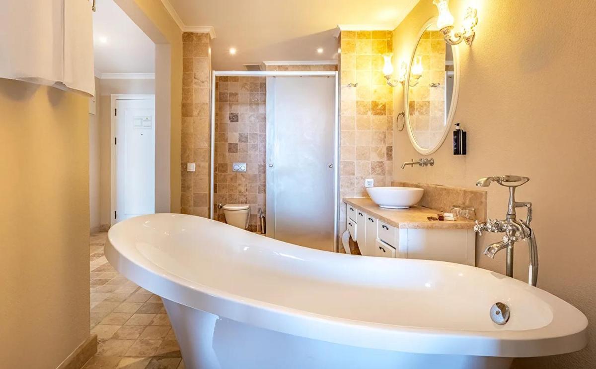 Andriake Beach Club Hotel - Housity