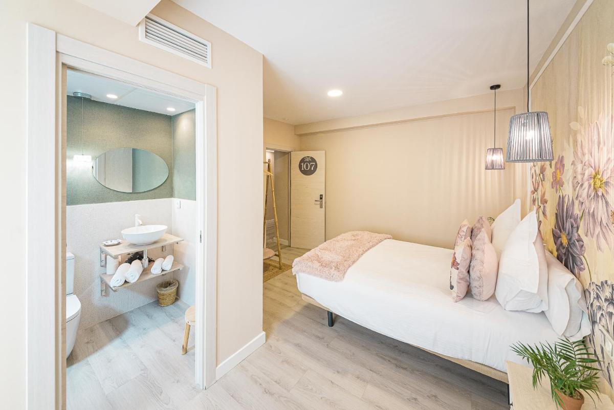 Hostal Plaza Boutique - Solo adultos - Housity