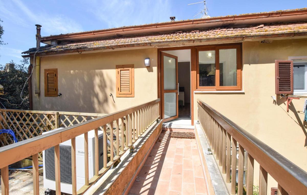 Stunning Apartment In Gavorrano With Wifi - Housity
