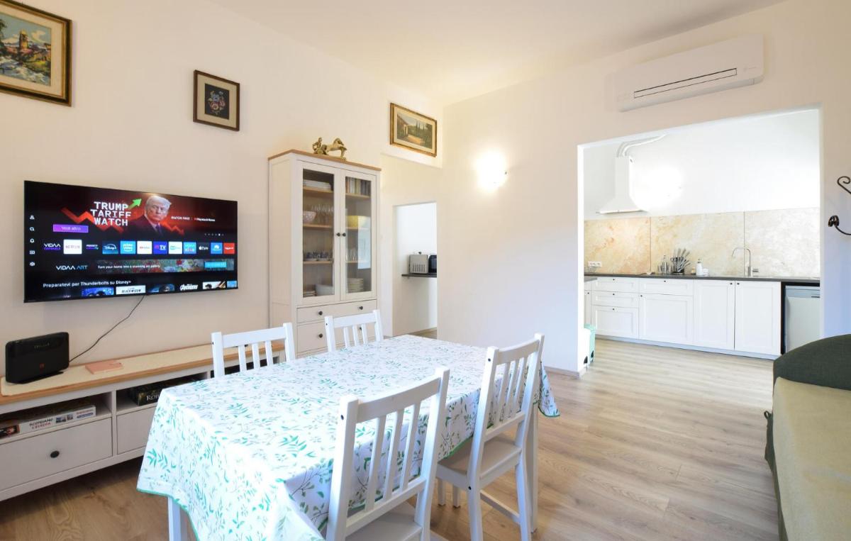 Stunning Apartment In Gavorrano With Wifi - Housity