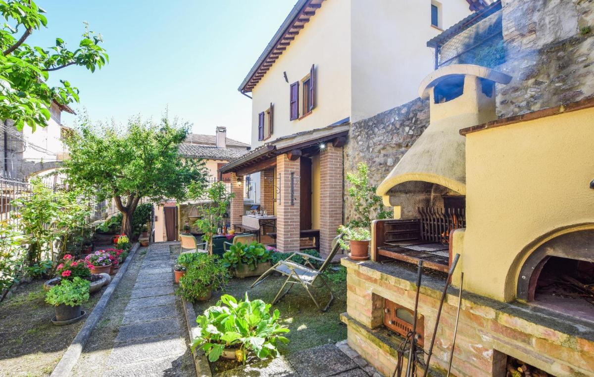 Beautiful Home In Castel Ritaldi - Housity