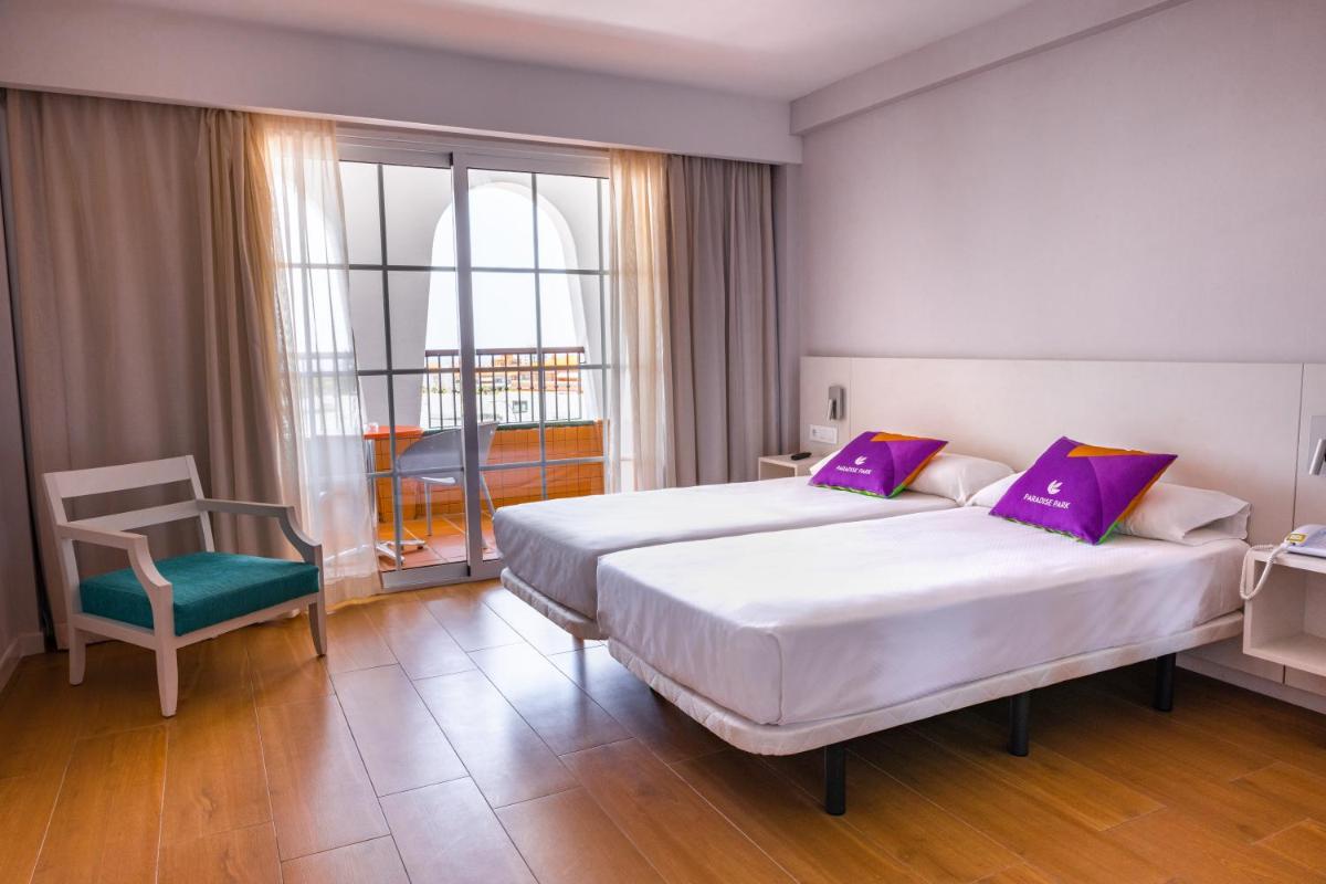Cama o camas de una habitación en Paradise Park Fun Lifestyle Hotel