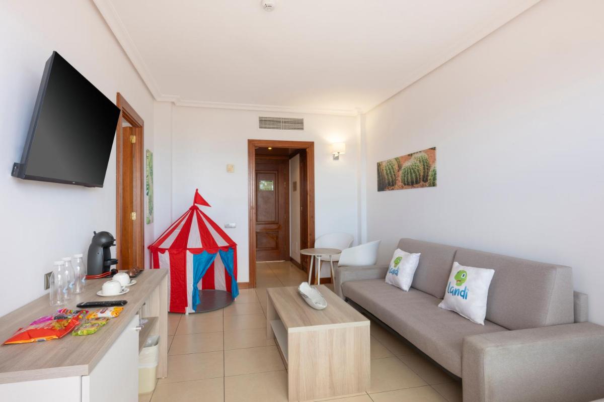 Zona de estar de Landmar Costa los Gigantes Family Resort