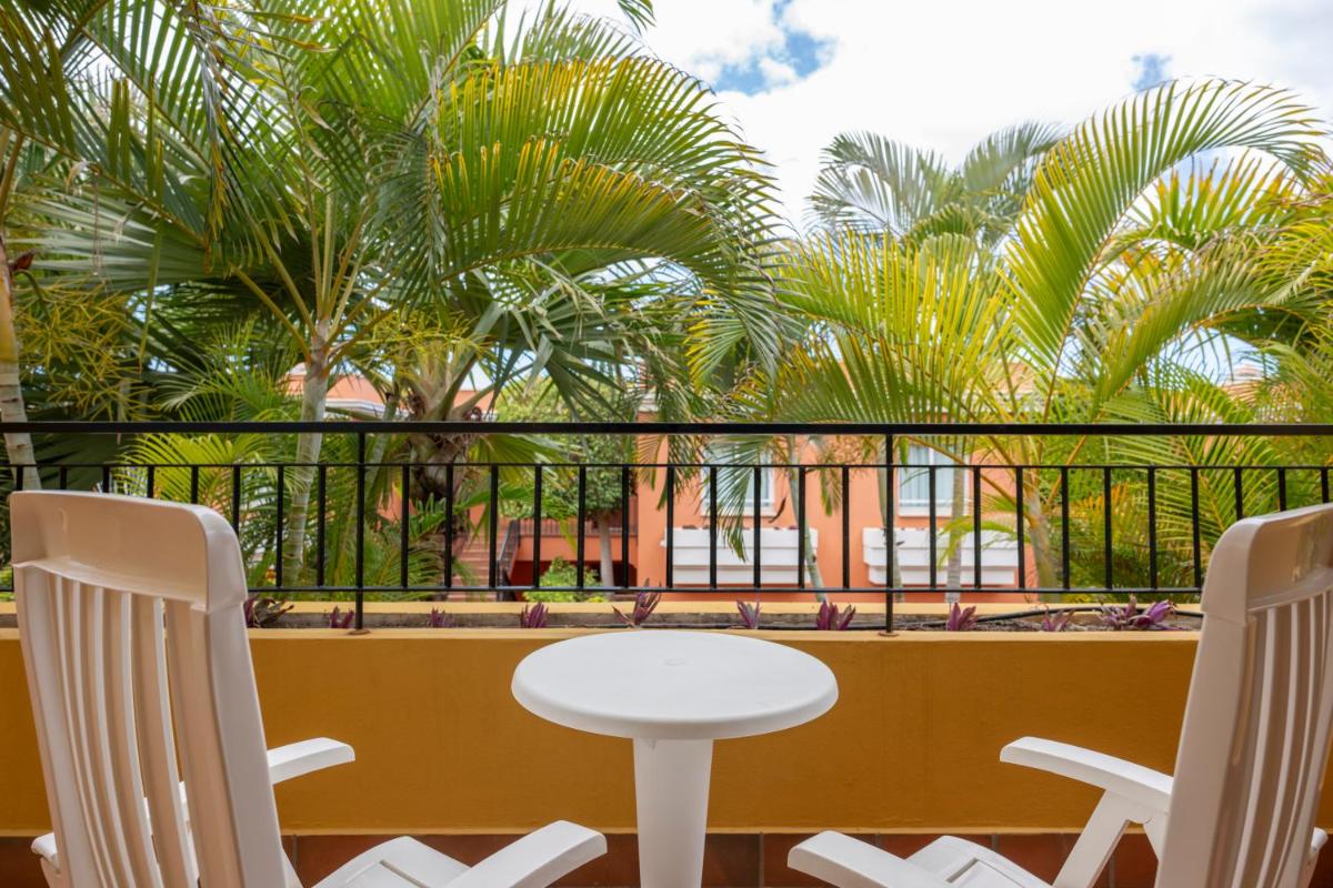 Un balcón o terraza de Landmar Costa los Gigantes Family Resort
