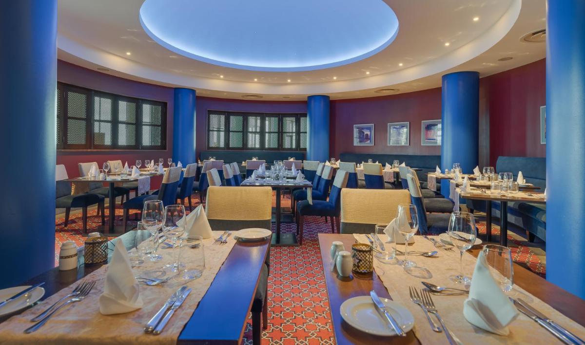 Um restaurante ou outro lugar para comer em Pestana Grand Ocean Resort Hotel