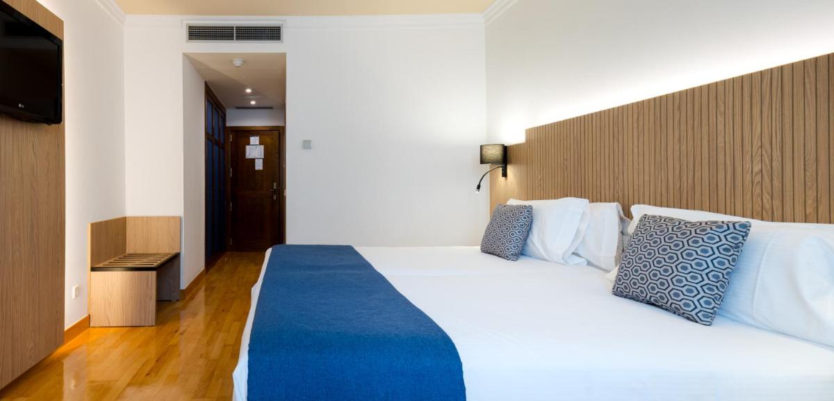 Cama o camas de una habitación en Hotel Silken Villa de Laguardia